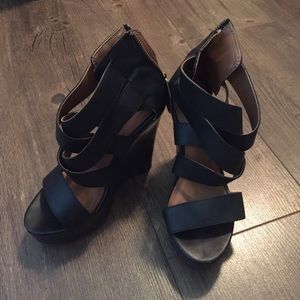 Black wedges